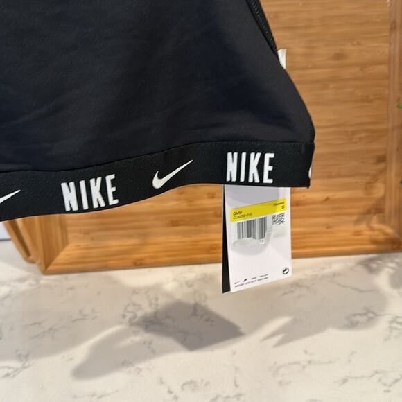 Nike Training sports bra black with athleisure top spandex trim youth size S - Picture 4 of 6